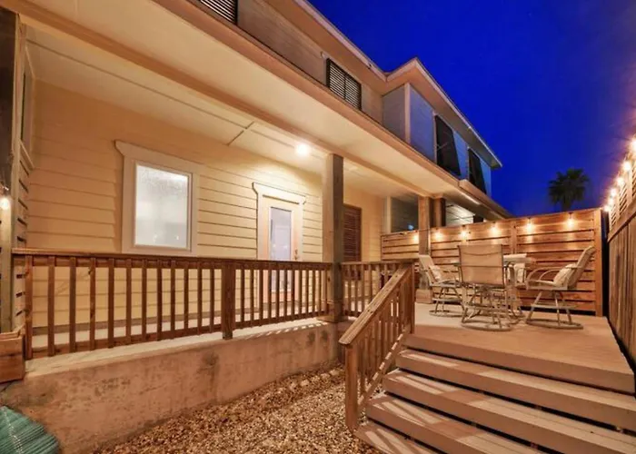 Rock N Reel By Avantstay Old Town Location