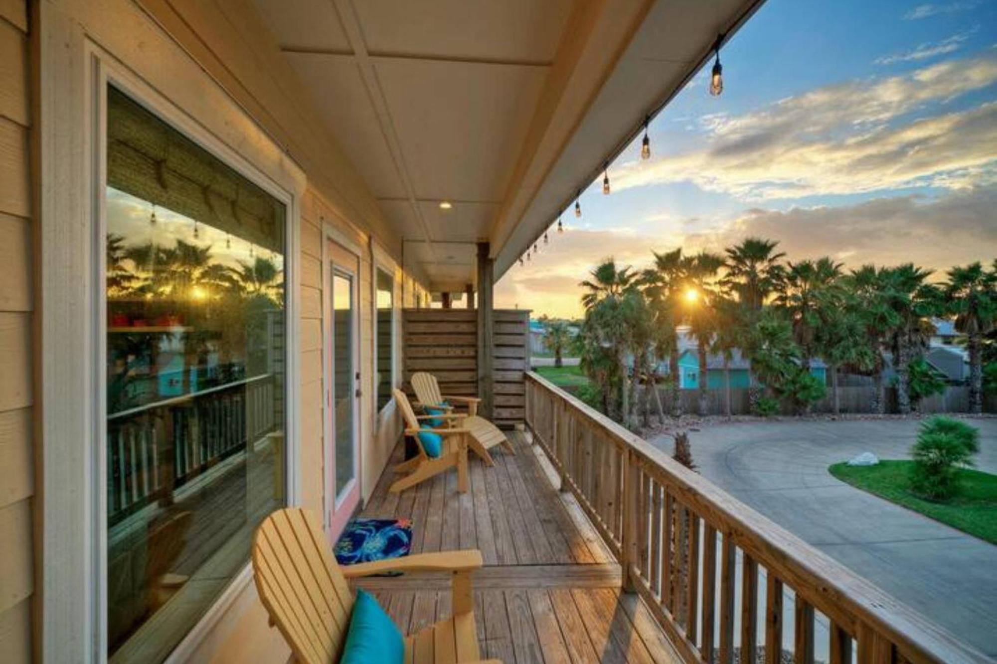 Rock N Reel By Avantstay Old Town Location Port Aransas