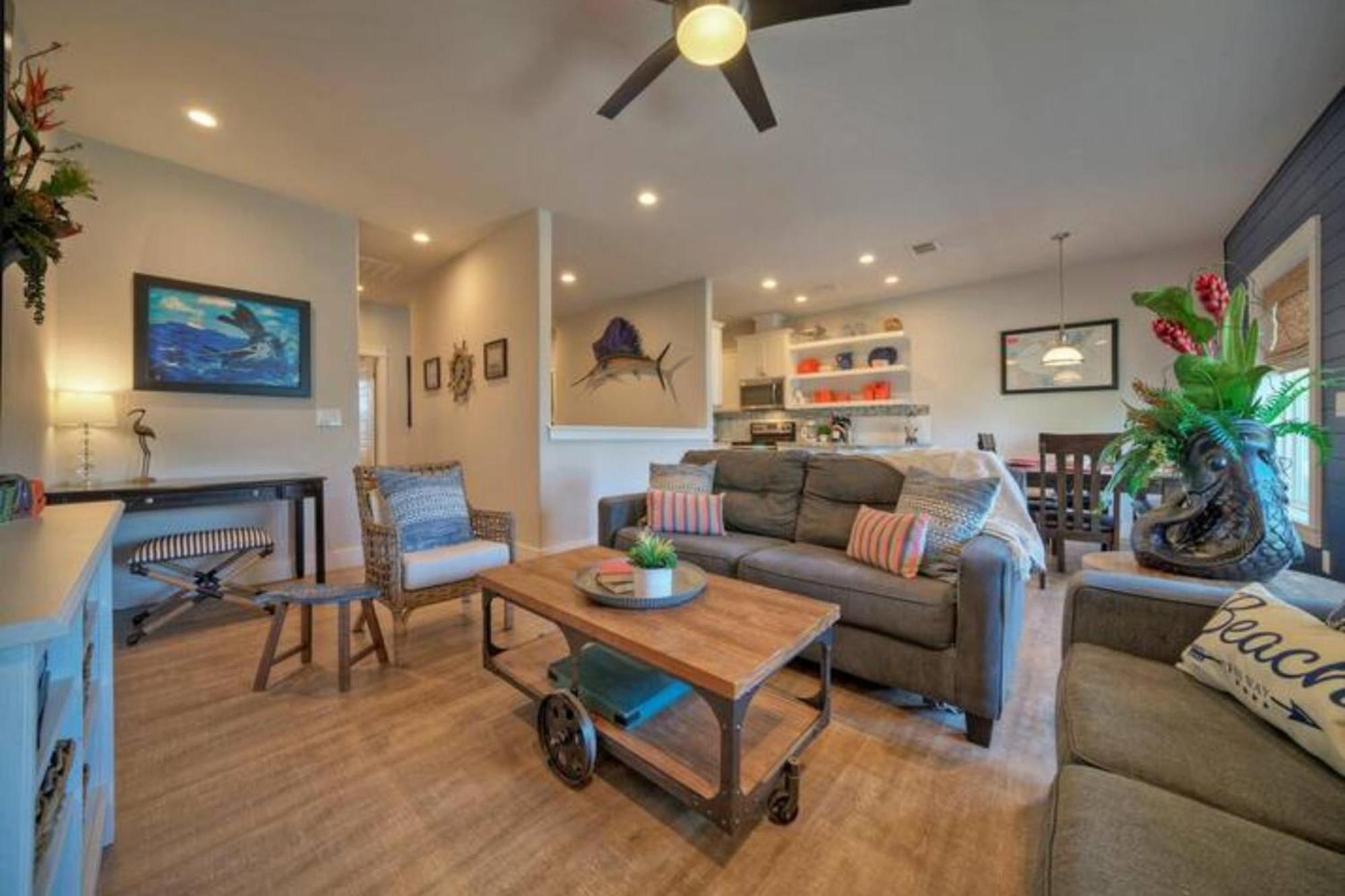 Rock N Reel By Avantstay Old Town Location Port Aransas